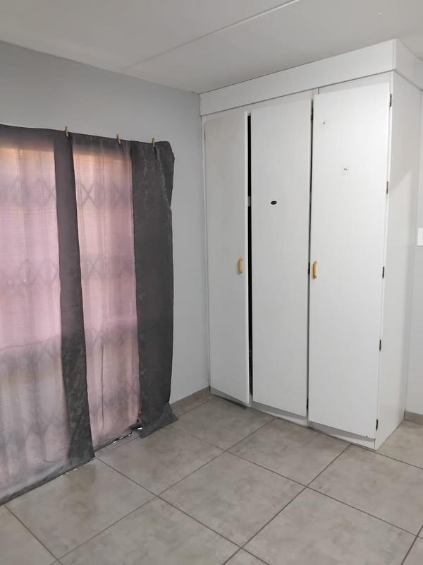 To Let 2 Bedroom Property for Rent in Kannoniers Park North West